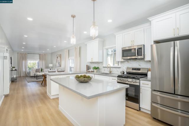 1518 Dunn Ave, Richmond CA: https://media.crmls.org/mediaz/236caec3-0061-4537-abf9-456b897e0049.jpg