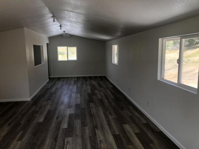 8260 Hunters Valley Road, Mariposa CA: https://media.crmls.org/mediaz/236cd537-801c-4738-a117-551443a21fe5.jpg