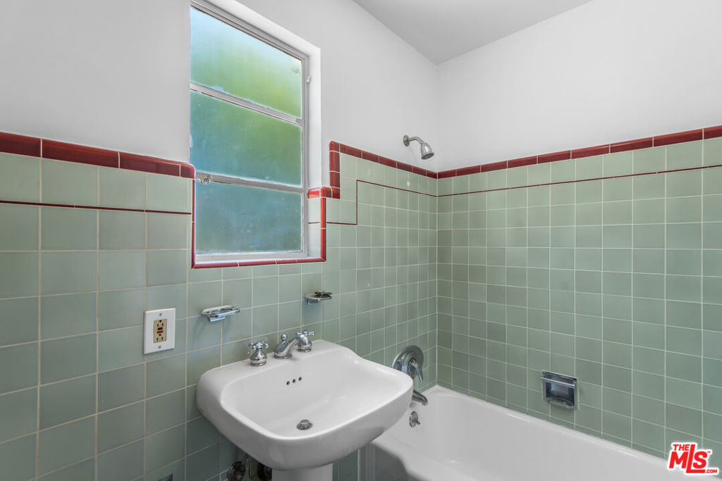 MLS #25587447 image #15