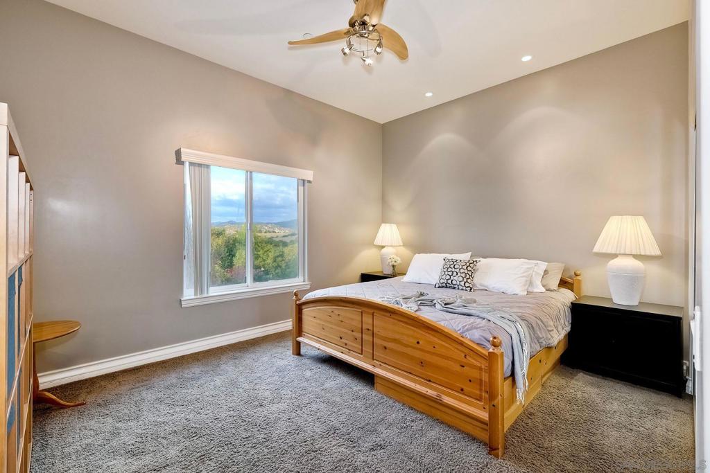 https://media.crmls.org/mediaz/236dec85-5828-4daa-bed1-e70de45c0126.jpg?preset=X-Large