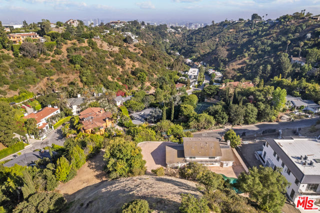 1181 Somera Road, Los Angeles CA: https://media.crmls.org/mediaz/236e012c-02ff-4fea-bb27-235f70dab574.jpg