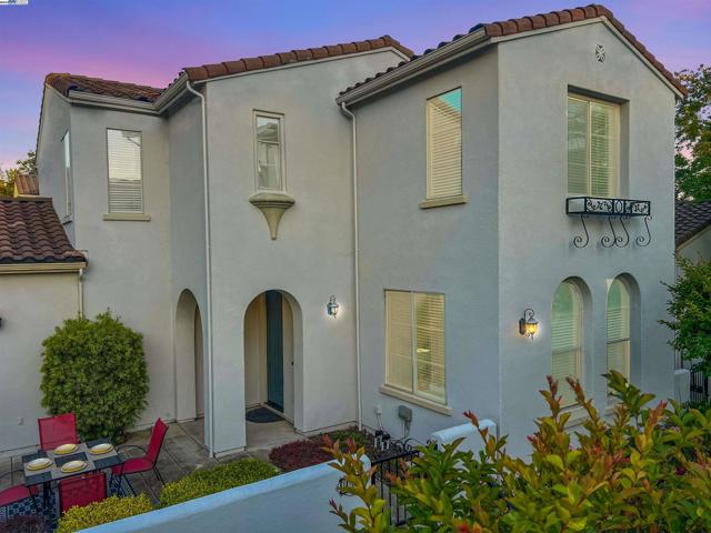 3312 Amaryllis Cir, San Ramon CA: https://media.crmls.org/mediaz/236e1be2-23c3-4956-85ad-33f70a87ec96.jpg