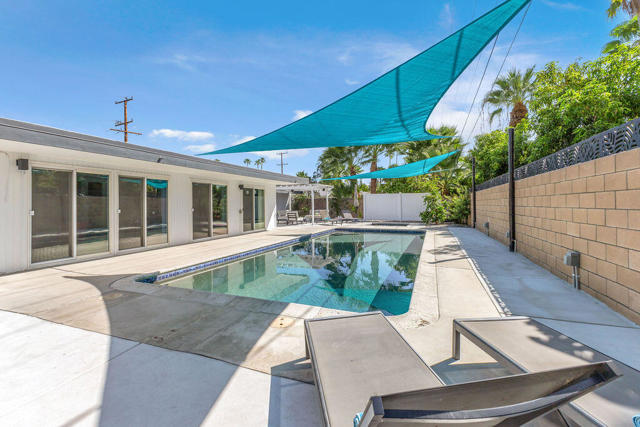 1075 E Sunny Dunes Road, Palm Springs, CA 92264