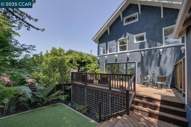 1039 Elsinore, Oakland CA: https://media.crmls.org/mediaz/236f4cb4-57ac-4edf-8f9b-08451dc0645b.jpg