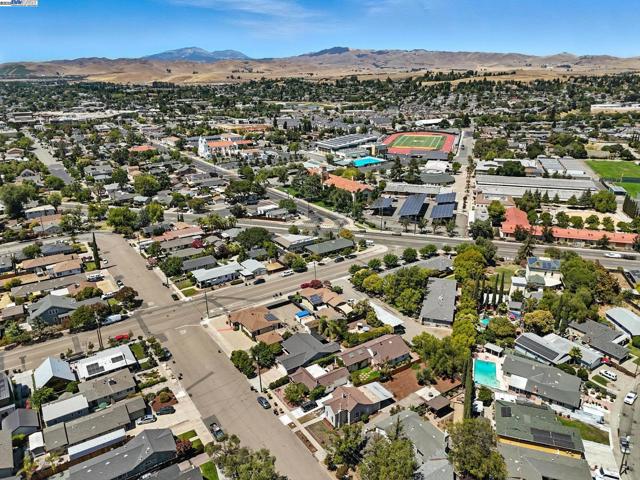 772 Mcleod St, Livermore CA: https://media.crmls.org/mediaz/236f5fde-2dbb-41db-b4f6-3926f717a38b.jpg
