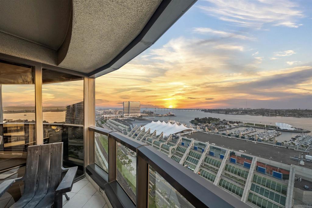 100 Harbor Dr - photo 3
