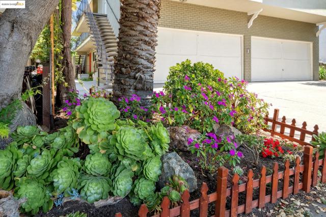 2028 Damuth St, Oakland CA: https://media.crmls.org/mediaz/236fb403-0e53-4265-8b79-4fd807c1ab79.jpg