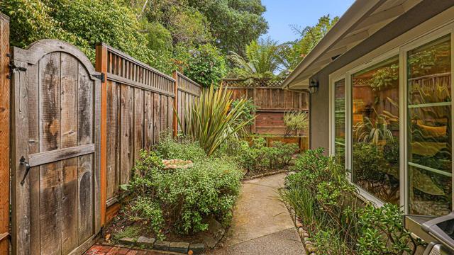 161 E Floresta Way, Portola Valley CA: https://media.crmls.org/mediaz/23706f7d-72f0-4a7f-a49e-0ae18f62c4d4.jpg