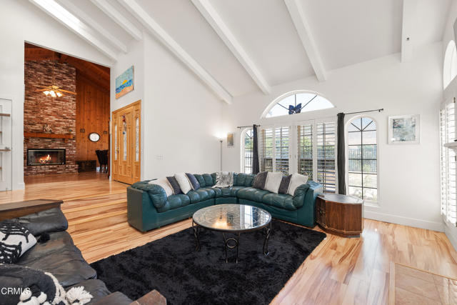 4850 N Moorpark Road, Thousand Oaks CA: https://media.crmls.org/mediaz/23707b0a-0021-4c7f-9f4b-1c1369232e58.jpg
