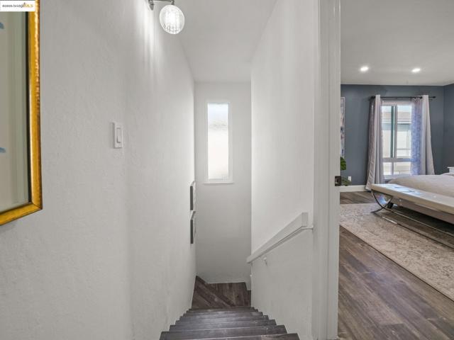 2106 Otis Dr, Alameda CA: https://media.crmls.org/mediaz/2370b181-5612-4d9a-9a62-ce118c43a6bf.jpg