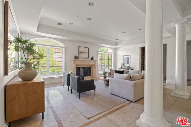 3697 Benedict Canyon Lane, Sherman Oaks CA: https://media.crmls.org/mediaz/2370e391-0853-4def-bb65-e38047cf9aea.jpg