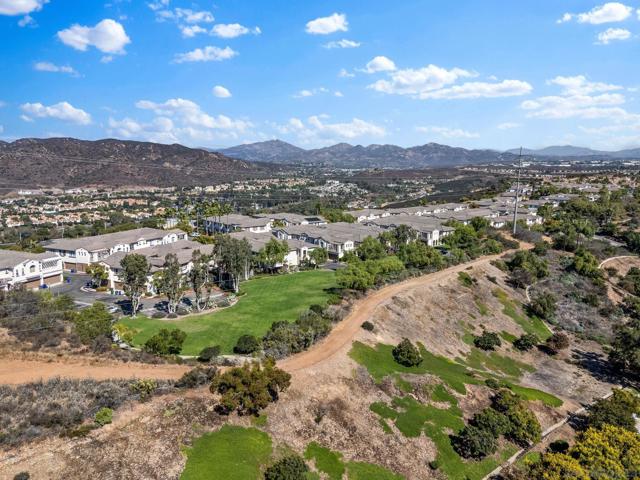 10860 Ivy Hill Dr, San Diego CA: https://media.crmls.org/mediaz/2370ff52-7572-4ced-a33c-4841d7d63c0d.jpg
