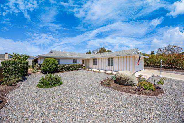 12466 Senda Rd, San Diego CA: https://media.crmls.org/mediaz/2371129e-dcfd-41f9-9f13-0588fe8c8966.jpg