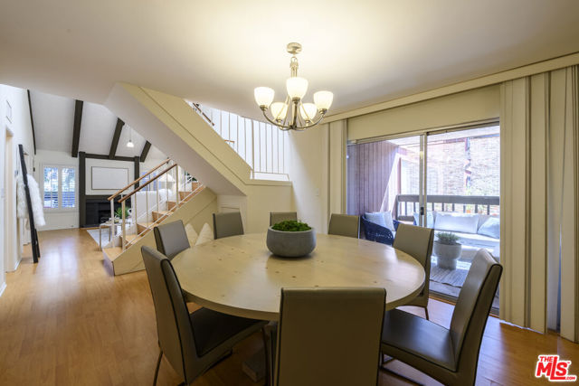 4628 Maytime Lane, Culver City CA: https://media.crmls.org/mediaz/2371d2da-ba55-406b-bfe7-9f31b15cb72d.jpg