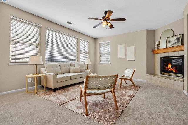 703 Seminole Ct, Discovery Bay CA: https://media.crmls.org/mediaz/237217d0-9d79-4dbc-8645-a8c382dfd255.jpg