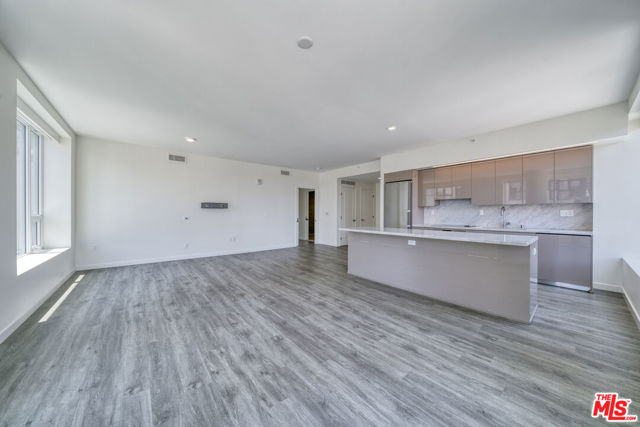 1050 Grand Avenue, Los Angeles, California 90015, 2 Bedrooms Bedrooms, ,2 BathroomsBathrooms,Condominium,For Sale,Grand,24404209