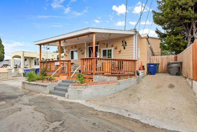23 27 Alberta Court, San Diego CA: https://media.crmls.org/mediaz/23734728-e8f3-401d-9812-83e695bf1bfb.jpg