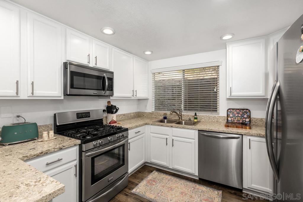 1534 Glenwood - photo 5