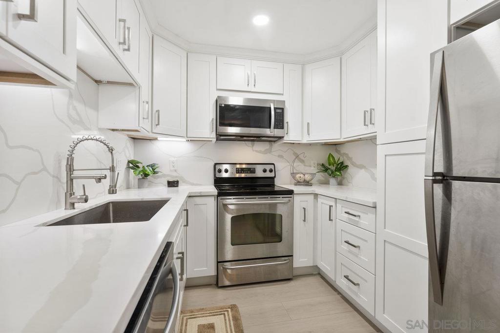 5055 Collwood Blvd - photo 10