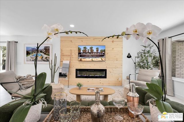 2092 N San Antonio Road, Palm Springs CA: https://media.crmls.org/mediaz/23742034-c9a8-41a9-adc4-1ab1f1b2b3a7.jpg