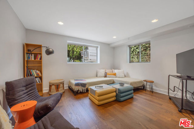 1312 Shoreline Drive, Santa Barbara CA: https://media.crmls.org/mediaz/23743485-60e6-4a0a-bc5d-29490d632a2b.jpg
