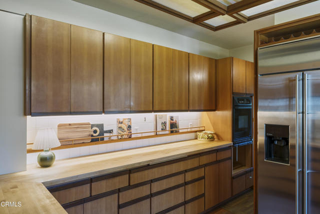 402 Lynn Drive, Ventura CA: https://media.crmls.org/mediaz/237467bf-d3ad-4726-95a9-2bb70a98e43d.jpg