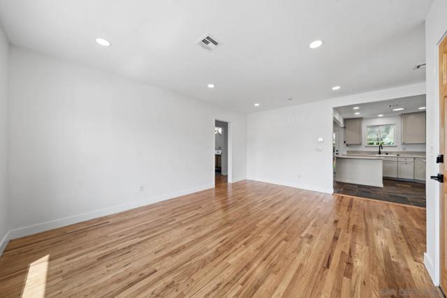 1663 Parrot St, San Diego CA: https://media.crmls.org/mediaz/2374d359-9ff1-4424-a795-a9d5cf08c3ae.jpg