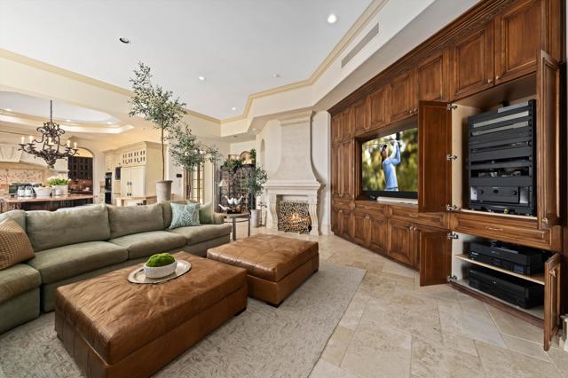 28 Grande View Court, Rancho Mirage CA: https://media.crmls.org/mediaz/2374f0d1-058f-4094-ae2f-f0f58032bb10.jpg