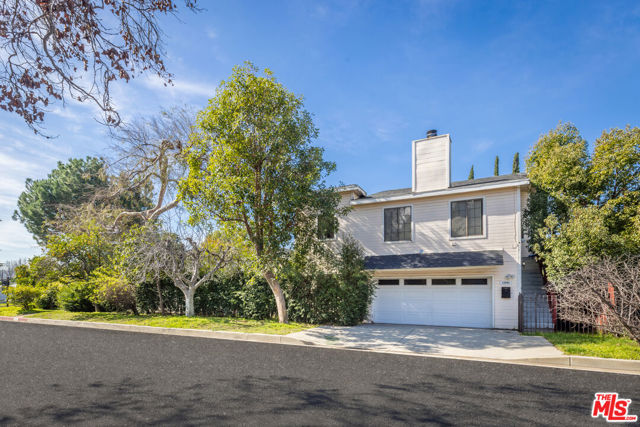 13541 Chandler Boulevard photo 2