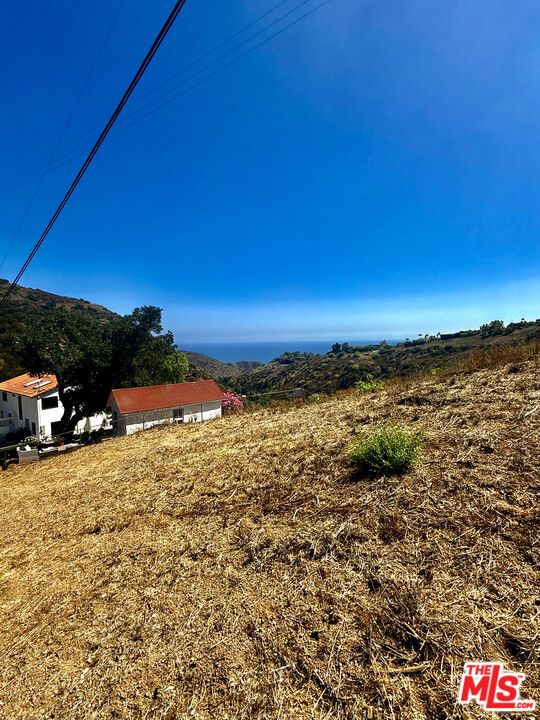 0 Vista Place, Malibu CA: https://media.crmls.org/mediaz/2376813c-d163-40c9-adc5-e7429adc3627.jpg