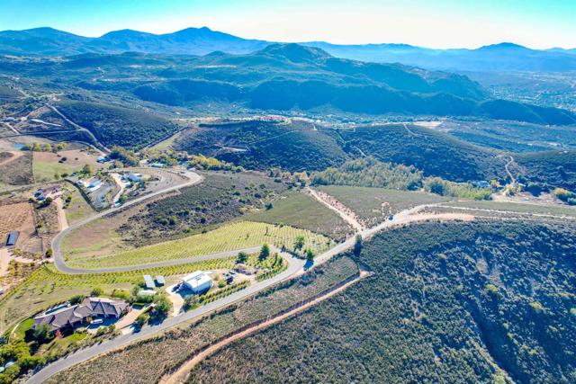 18408 Sweet Ln, Ramona CA: https://media.crmls.org/mediaz/23769fa8-0ff9-4bbd-bcb3-03813dead88e.jpg