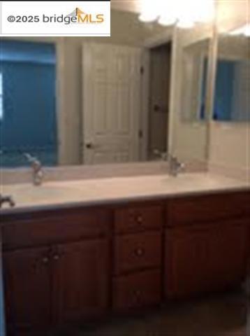 86 BOTTLEBRUSH CT, Oakley CA: https://media.crmls.org/mediaz/2376e629-a37a-472d-acc3-28a62e44a392.jpg