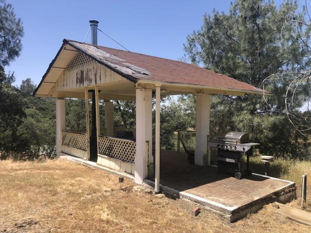 8260 Hunters Valley Road, Mariposa CA: https://media.crmls.org/mediaz/2377451e-43ed-48cf-ae3f-a25b1cb75494.jpg
