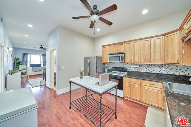 1224 Dewey Avenue, Los Angeles CA: https://media.crmls.org/mediaz/2377852f-fca3-4944-a5ae-1978a85722a1.jpg