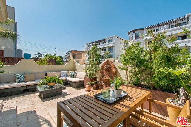 2 Bed Home for Sale in Los Angeles, California