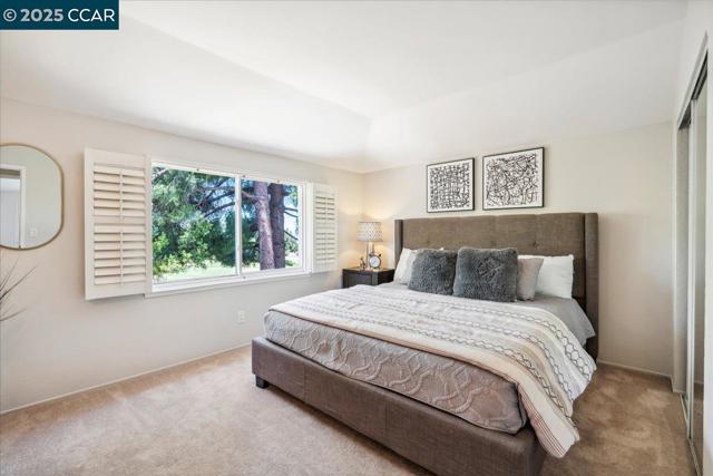 739 Devils Drop Ct, Richmond CA: https://media.crmls.org/mediaz/23782087-fdeb-476e-8096-f409acf70d31.jpg