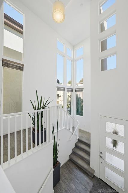 8337 Summit way, San Diego CA: https://media.crmls.org/mediaz/23782b21-697a-44b0-9937-86b2860ff250.jpg