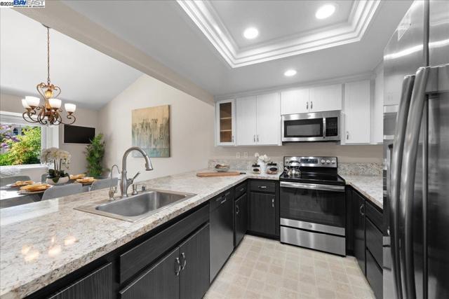 318 Lone Oak Dr, Pleasanton CA: https://media.crmls.org/mediaz/23784a78-f864-4ffa-97a7-5f0ad53bf3d5.jpg