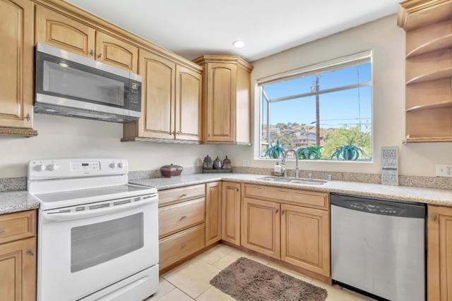 3848 Mariposa Drive, Clearlake CA: https://media.crmls.org/mediaz/2378ee2f-89cc-4182-8e05-728374fde5bb.jpg