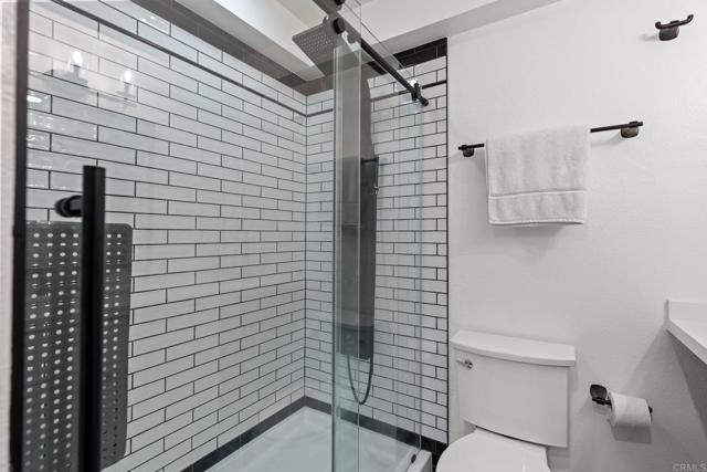 Detail Gallery Image 18 of 40 For 5987 Gaines St, San Diego,  CA 92110 - 2 Beds | 2/1 Baths