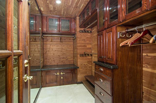 20 S Cays Ct, Coronado CA: https://media.crmls.org/mediaz/2378fe19-d5b5-4b1b-8b1c-5920396ed25d.jpg