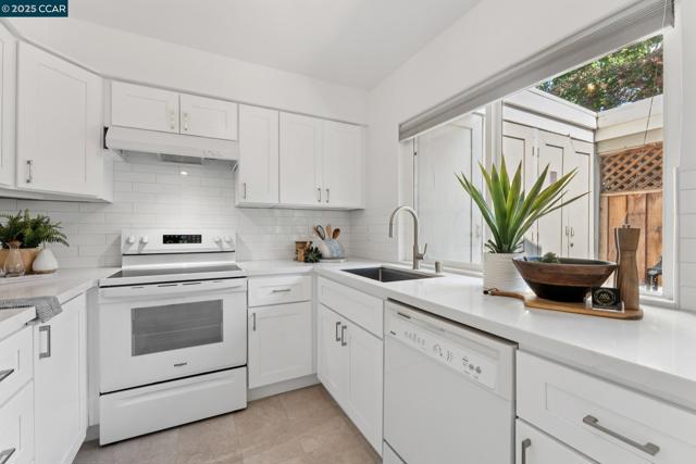 136 Garden Creek Pl, Danville CA: https://media.crmls.org/mediaz/23791ce7-6285-4d6f-b836-8e7d57afe196.jpg