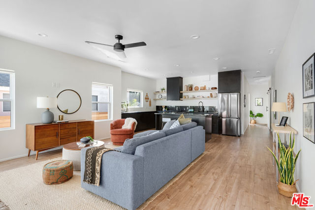 841 N La Fayette Park Place, Los Angeles CA: https://media.crmls.org/mediaz/23794442-8653-4402-b316-c9ec18c9d5a0.jpg
