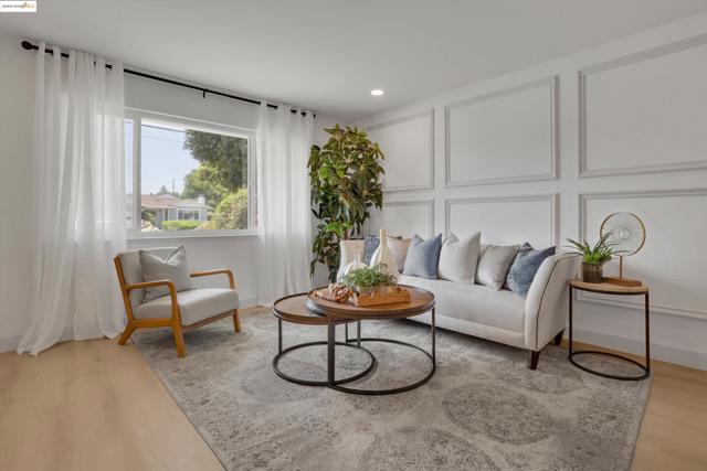 946 Notre Dame Ave, Concord CA: https://media.crmls.org/mediaz/23794bc7-e621-4cdc-826a-a2cebb716a38.jpg