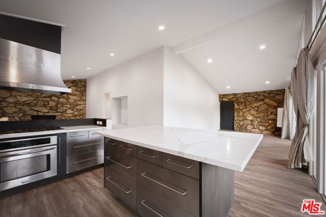 8657 Valley Flores Drive, West Hills CA: https://media.crmls.org/mediaz/2379ea3b-a51d-4508-a2ab-e9451e8c21fc.jpg