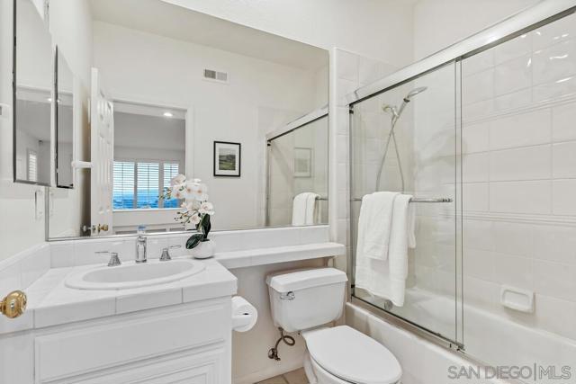 17002 Obsidian Dr, Ramona CA: https://media.crmls.org/mediaz/237ac303-e9bd-48f1-90aa-22702fff0d82.jpg