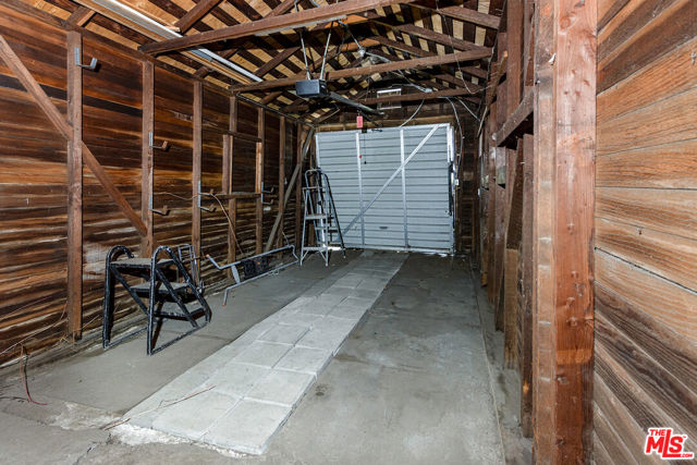 8966 Cadillac Avenue, Los Angeles CA: https://media.crmls.org/mediaz/237ac6ef-c4d6-4345-819d-7c17020b45b1.jpg