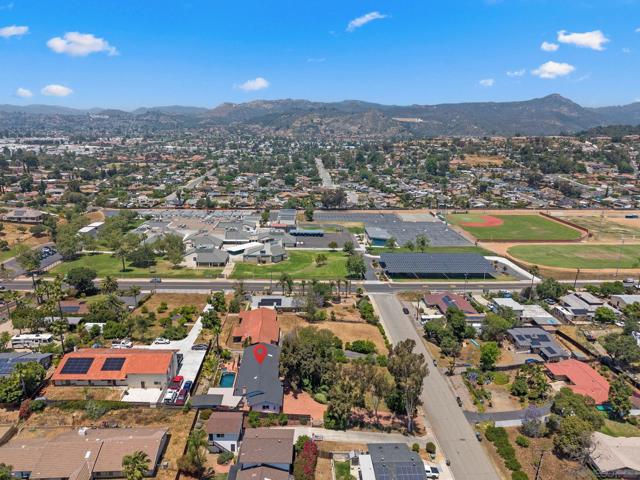 925 Moody Dr, Escondido CA: https://media.crmls.org/mediaz/237b2f39-de34-4d92-9a4b-b40ddf930603.jpg