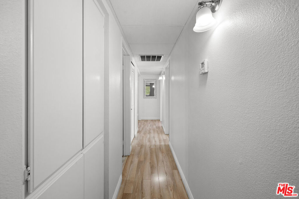 https://media.crmls.org/mediaz/237b7523-8ded-4b24-bd9d-650793e50b79.jpg?preset=X-Large