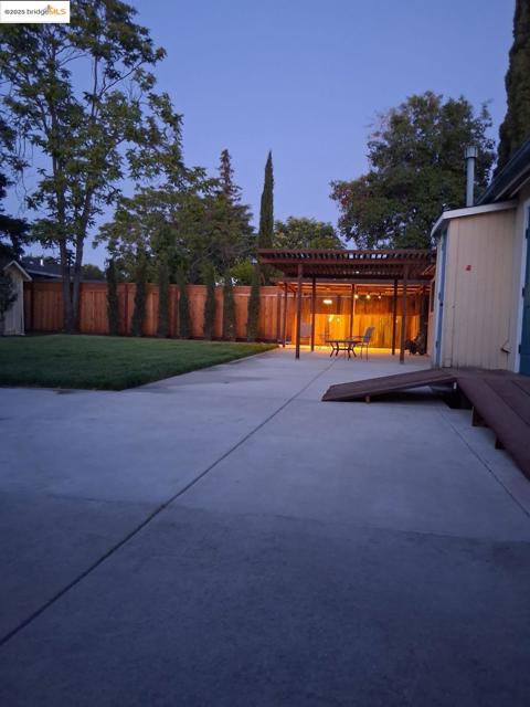 5071 Bonwell Drive, Concord CA: https://media.crmls.org/mediaz/237ba3f6-17ec-4b75-b8b5-407ec785f2fc.jpg